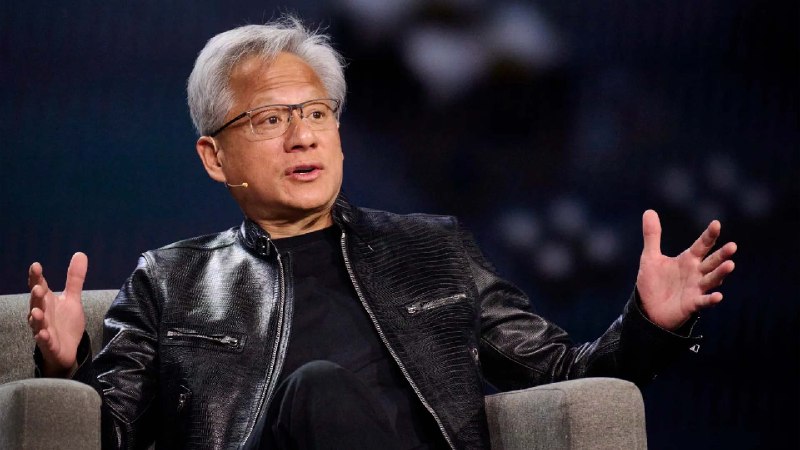 黄仁勋回应OpenAI自研芯片：英伟达做的完全不同面对OpenAI自研推理芯片Jalapeño带来的潜在竞争，英伟达CEO黄仁勋(Jensen Huang)在公司2027财年第二季度财报电话会上作出回应