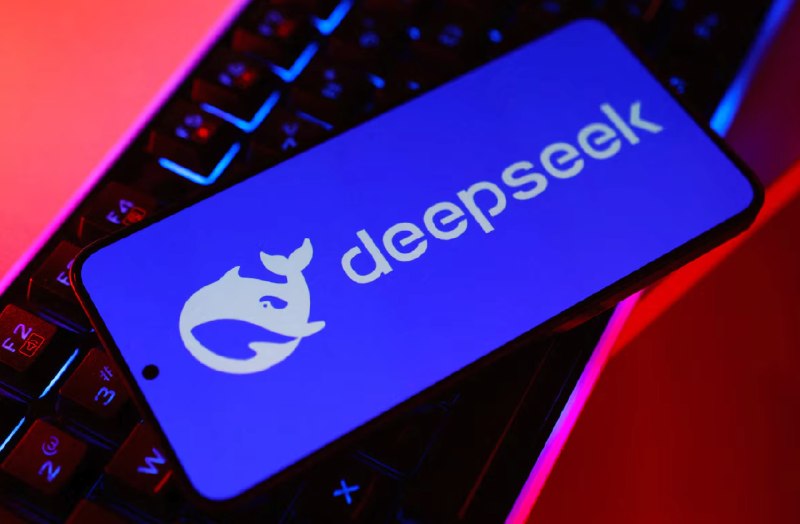 消息称DeepSeek即将完成至少800亿元融资 腾讯、宁德时代领投10月6日，据彭博社报道，DeepSeek接近在最新一轮融资中锁定至少800亿元人民币(约合120亿美元)资金，远超自身目标，为2027年初的潜在重磅首次公开招股(IPO)铺平了道路