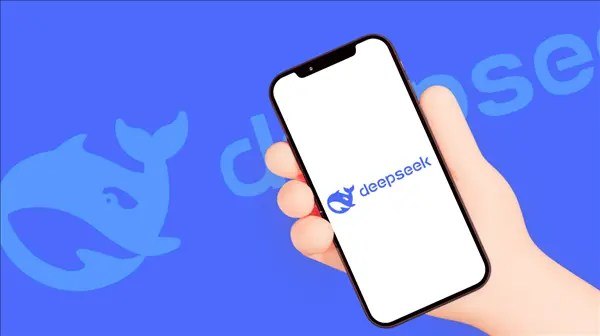 曝DeepSeek筹备IPO 最快可能今年提交申请据彭博社报道，知情人士透露，DeepSeek已开始筹备首次公开募股（IPO），规划在内地上市，最快可能于今年提交申请，并在2027年完成上市