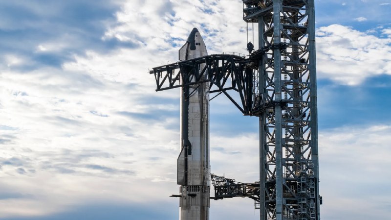 Google与 SpaceX 商议在轨道部署数据中心据《华尔街日报》援引知情人士消息称，Google正与 SpaceX 就在太空轨道上部署数据中心展开谈判，探索将太空打造成未来人工智能算力基础设施的新据点
