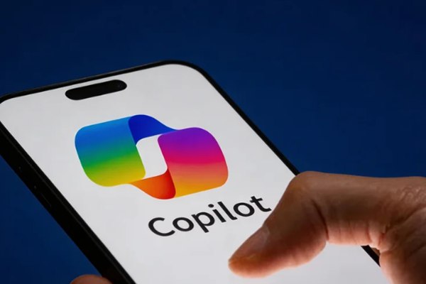微软宣布合并消费级与企业级 Copilot，并砍掉多项AI衍生功能8月13日，微软宣布对其人工智能产品路线图进行重大调整，正式合并面向消费者的Copilot应用与企业级Microsoft365Copilot，同时关停多项未达预期的AI功能，以打造更集中、流畅的用户体验