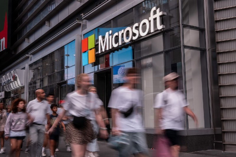 微软借 OpenAI 模型在中国做大 AI 生意微软通过 Azure 向中国科技公司销售 OpenAI 的 AI 模型，在华业务快速扩张