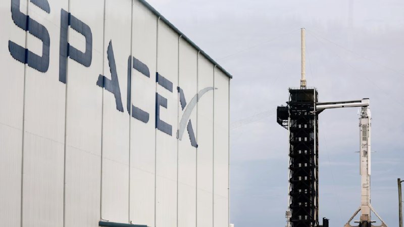 一夜蒸发4000亿美元史上第二“惨” 马斯克的SpaceX怎么了？6月23日，据《金融时报》报道，SpaceX周一市值蒸发4000亿美元