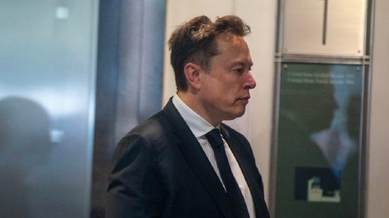 马斯克开庭前主动联系OpenAI总裁 试探对方是否愿意达成和解据一份最新法庭文件披露，埃隆・马斯克在奥克兰联邦法院这场高风险庭审开庭前两天，主动联系了OpenAI总裁格雷格・布罗克曼，试探对方是否愿意达成和解