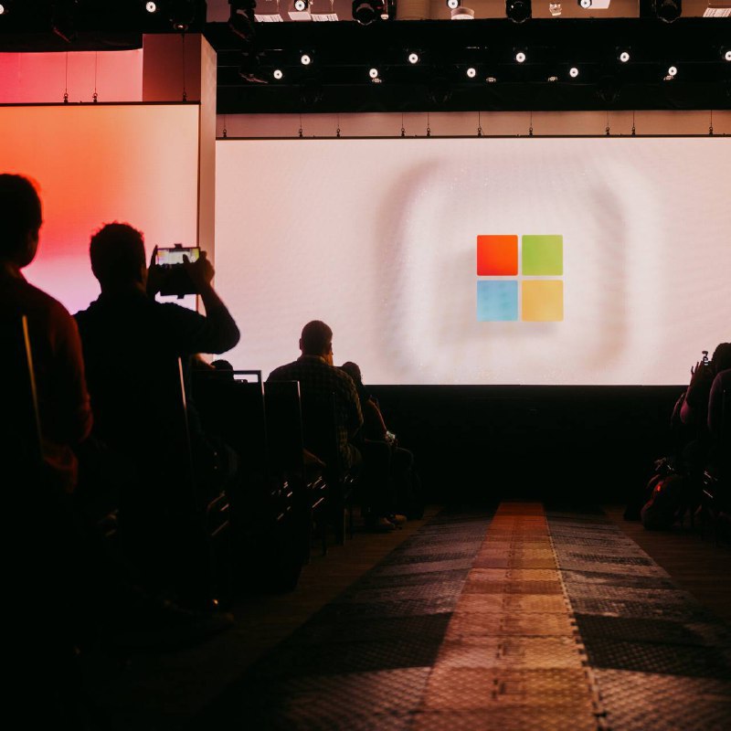 ↩️🖼 美国监管机构已经达成一项协议，将继续对微软、OpenAI和英伟达在人工智能行业的主导地位进行反垄断调查 两位知情人士向该媒体透露，美国司法部和联邦贸...Yummy 😋:美国联邦贸易委员会（FTC）对微软与AI独角兽创业企业Inflection AI的交易展开反垄断调查