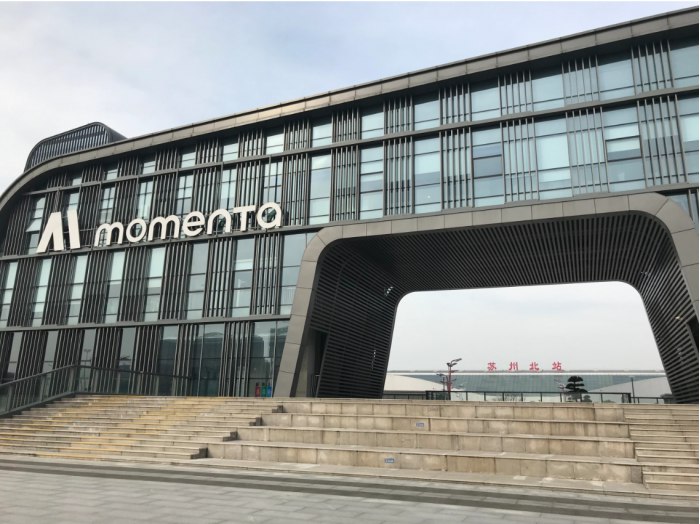 Momenta今日挂牌港交所：开盘涨超6% 市值突破700亿港元物理AI公司Momenta正式在港交所挂牌上市，成为“物理AI第一股”