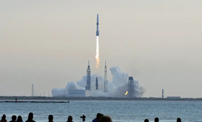 美国防部拟斥资数十亿美元向SpaceX采购AI算力据知情人士披露，美国国防部正与美国太空探索技术公司（SpaceX）进行深度谈判，拟向后者采购价值高达数十亿美元的数据中心算力资源，用于运行美军的人工智能（AI）模型