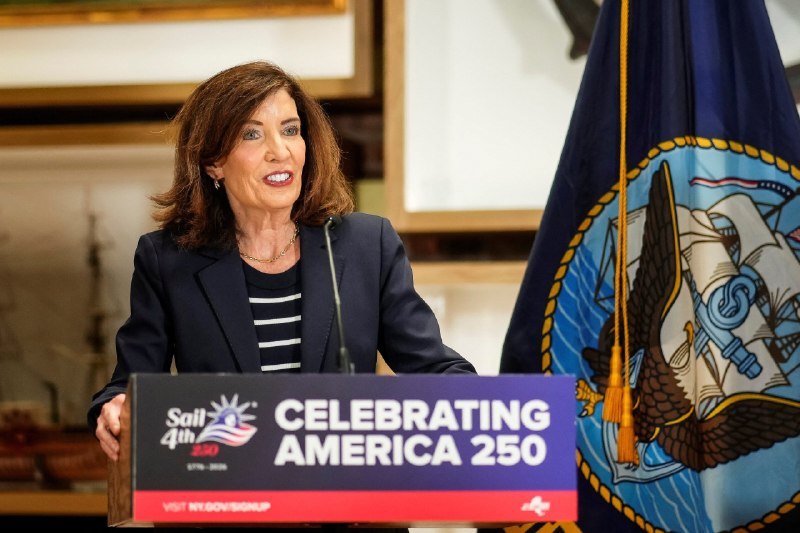 ↩️🖼 纽约成为全美首个暂停大型数据中心建设的州科技圈🎗在花频道📮:白宫将召集电力公司与数据中心，承诺 AI 用电不转嫁消费者 白宫计划在未来几周召集电力公司和数据中心开发商，推动一项自愿承诺，以确保人工智能带来的电力需求激增不会推高居民和企业电费