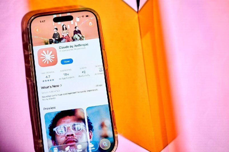 苹果计划开放第三方 AI 模型选择苹果计划在今年秋季推出的 iOS 27、iPadOS 27 和 macOS 27 中，允许用户在系统功能里自行选择外部 AI 模型，用于文本生成、图像生成和编辑等任务