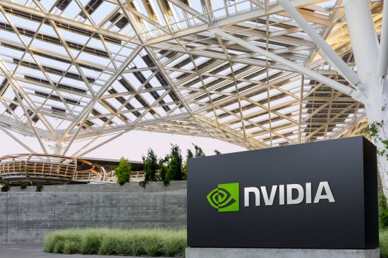英伟达第一季度业绩超预期 芯片销售强劲，展望乐观英伟达（NVDA）周三盘后公布了2027财年第一季度财报，营收和利润均超出分析师预期，且第二季度展望也优于市场预期