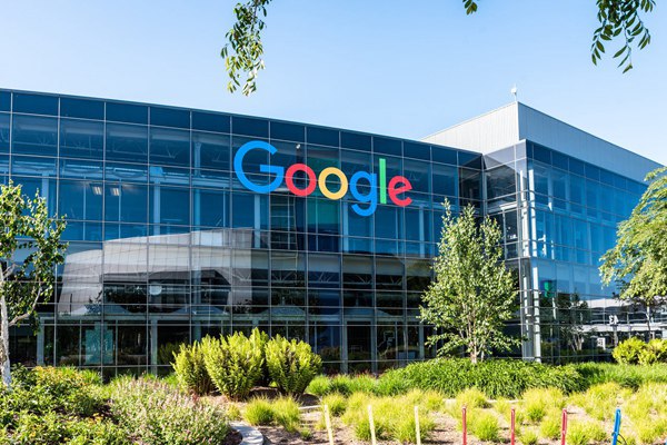 谷歌下调 Google AI Plus 月费至4.99美元，存储空间翻倍至400GB6月9日讯，谷歌（Google）昨日宣布大幅下调其预算型人工智能订阅计划 Google AI Plus 的价格，将月费由7.99美元降至4.99美元，同时将该级别的云端存储空间从200GB 翻倍扩容至400GB