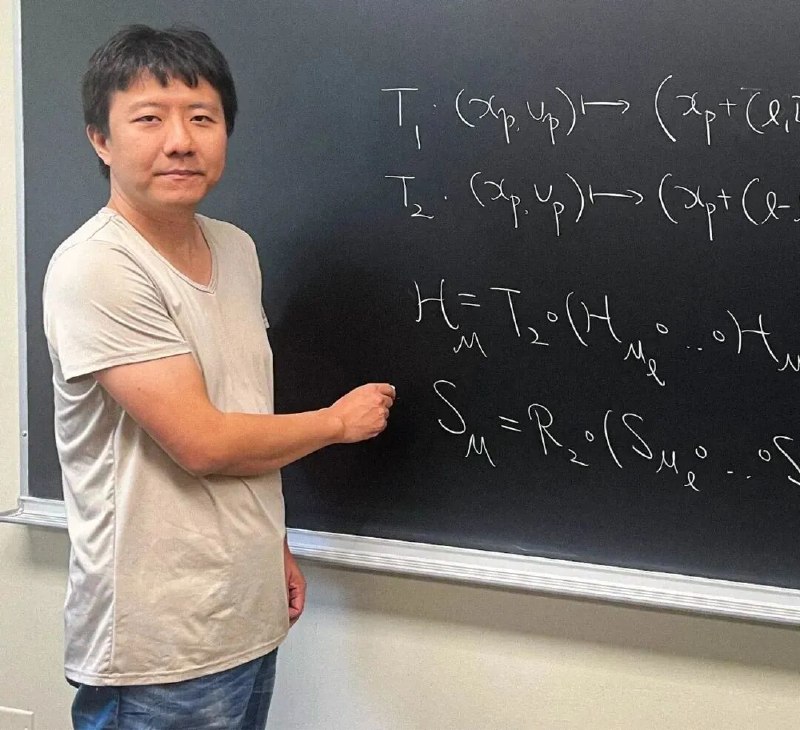 菲尔兹奖得主邓煜谈AI：已能帮助数学证明 但不能替代独立思考7月24日，2026年菲尔兹奖得主、芝加哥大学教授邓煜近日在接受采访时透露，他在数学研究中会使用AI辅助工具，GPT曾帮助解决一个连续几天未能突破的数学特例