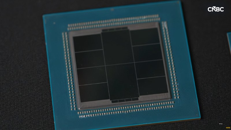 AMD首套机架级AI系统Helios亮相 微软成最新客户7月21日消息，微软确认将在Azure中引入AMD Helios机架级AI系统，首批产品为ND MI455X v7实例，面向生产级AI推理