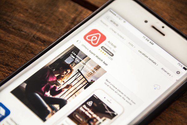 Airbnb CEO Brian Chesky进军AI:计划成立全新人工智能实验室Airbnb正进一步加码人工智能布局